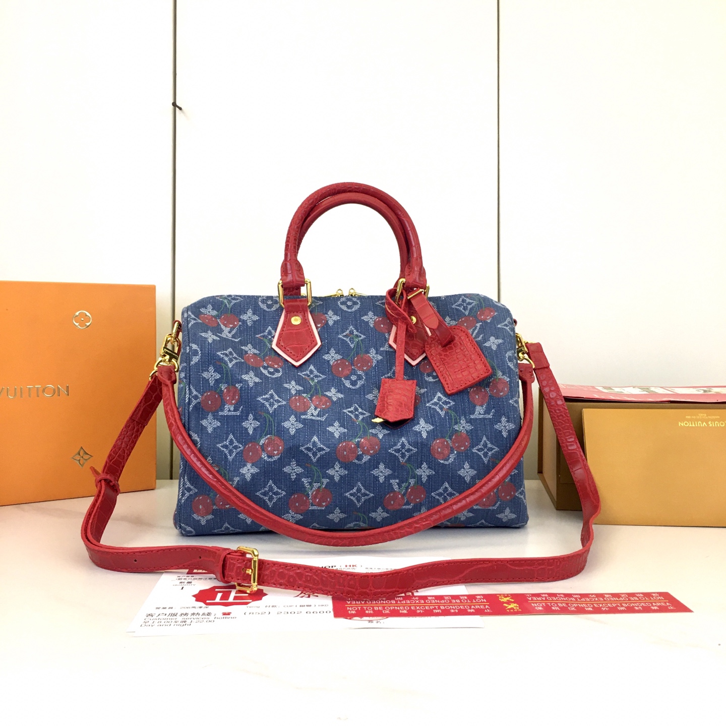 LV bag 543